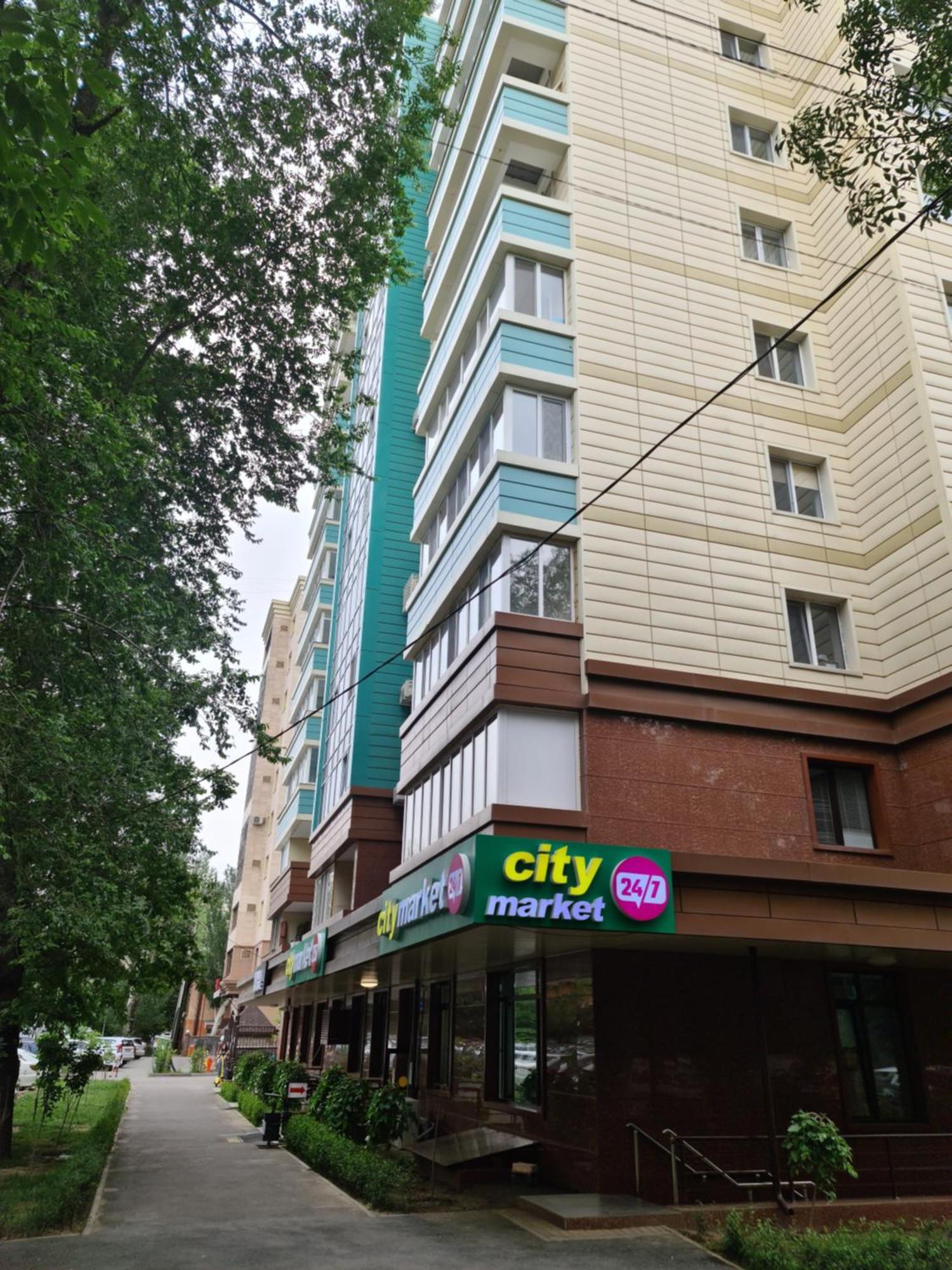 Новый Жк В Самом Центре Города Alma-Ata Exteriör bild