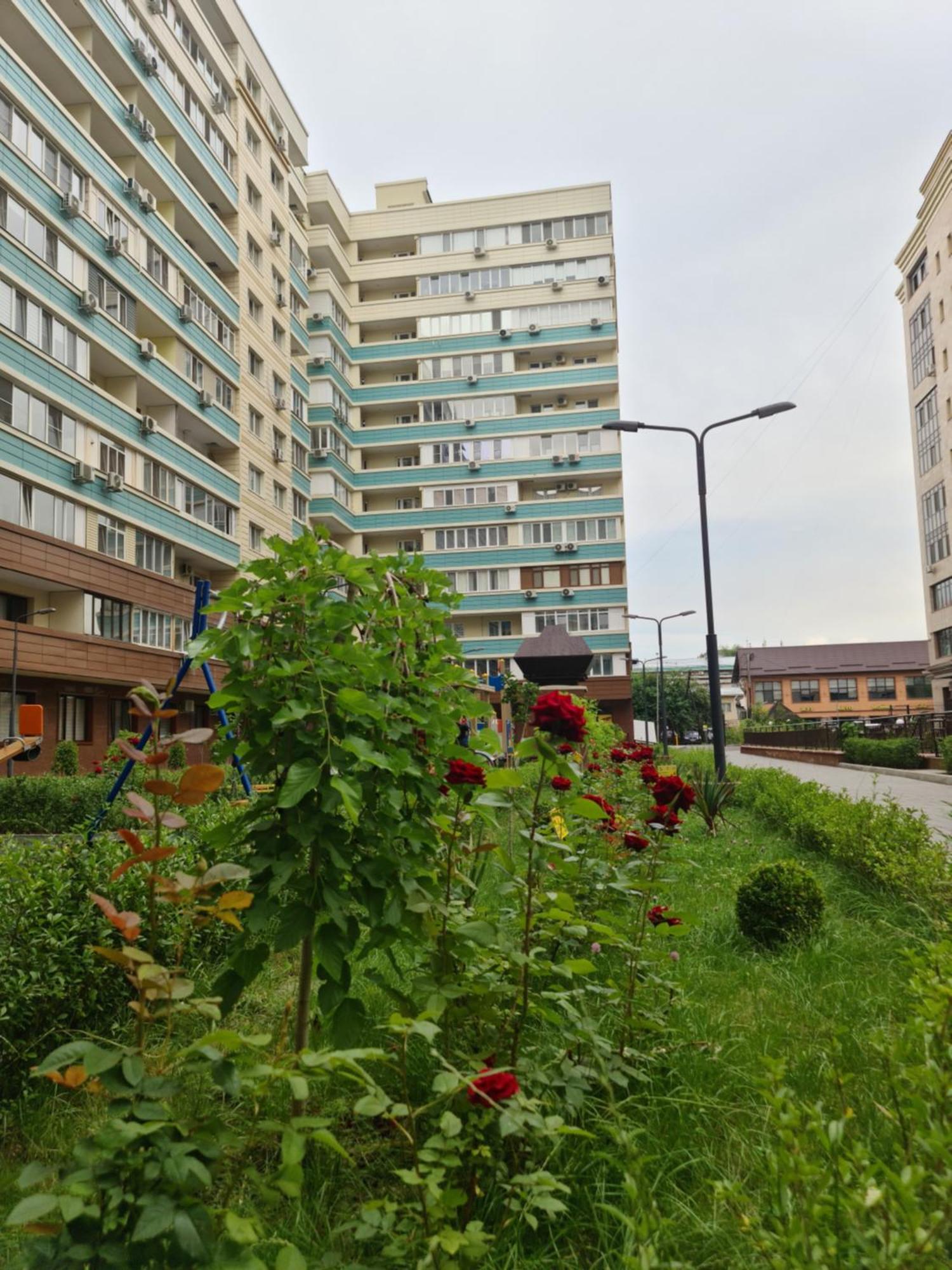 Новый Жк В Самом Центре Города Alma-Ata Exteriör bild